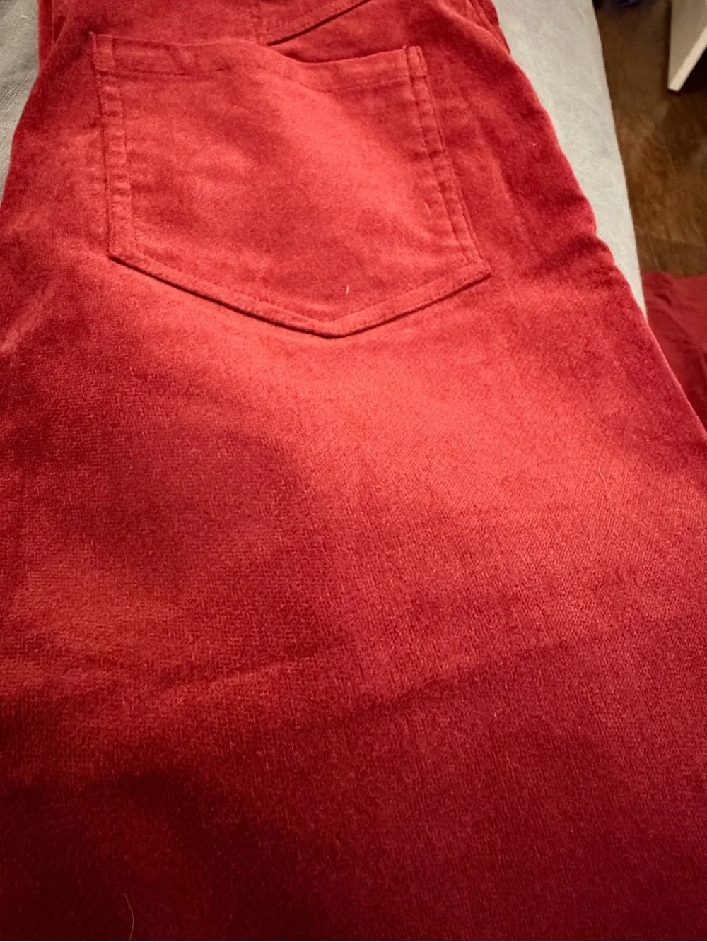 High-Rise Straight leg Velvety Pants in Wine